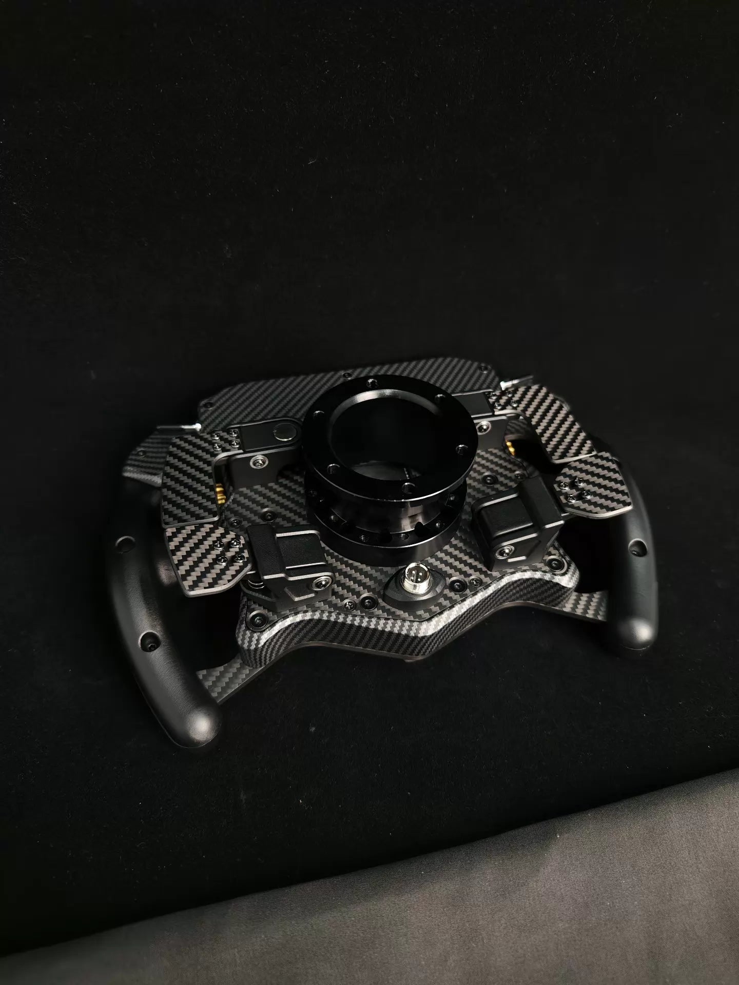F 499P Sim Racing Wheel – 5” Display, Carbon Fiber Construction