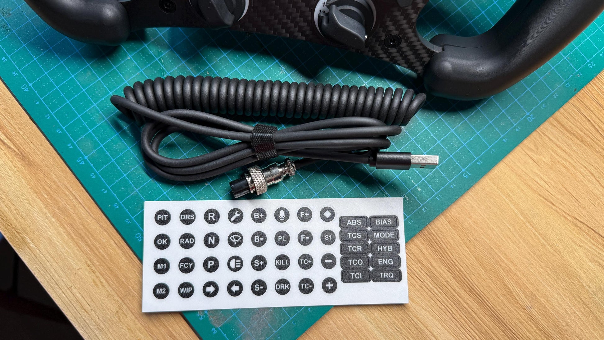 LMP2 Pro sim racing wheel — mounting and connector view